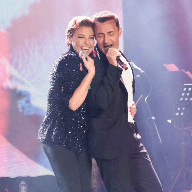 Gülben Ergen ile Mustafa Sandal Aynı Sahnede